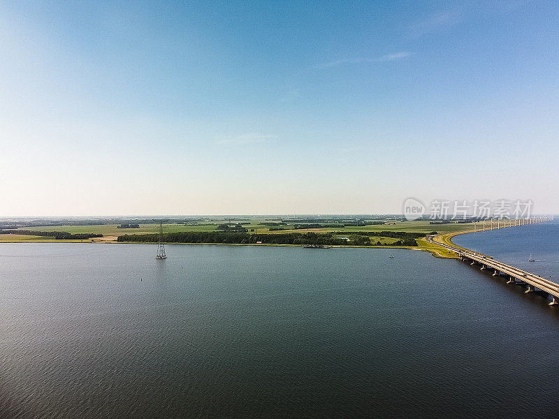 Ketelbrug A6高速公路上的无人机俯视图